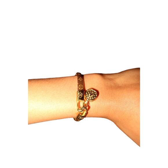 Louis Vuitton Tribute Bracelet BC LV TRIBUTE MNG 19) - Picture 2 of 4